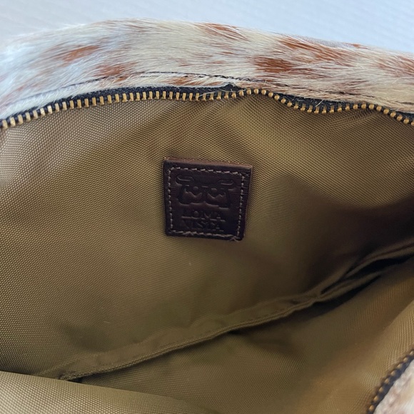 VIDEO Loma Vista Brown and White Cowhide Wristlet Bag. - Picture 5 of 7